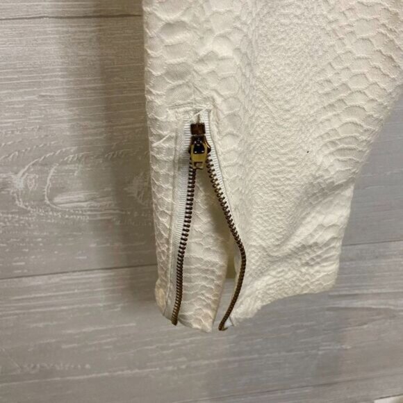 Nicki Minaj Women’s Mid Rise Snake Textured‎ Denim Ankle Zip Pants - Picture 6 of 9